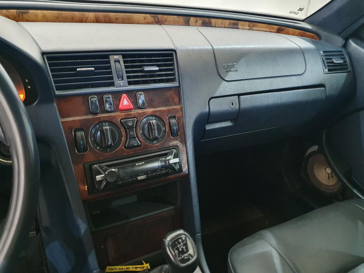Mercedes-Benz C220 CDI · Ano 1998 — image 35
