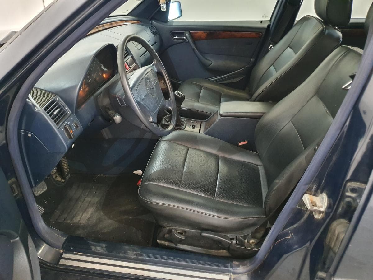 Mercedes-Benz C220 CDI · Ano 1998 — image 39