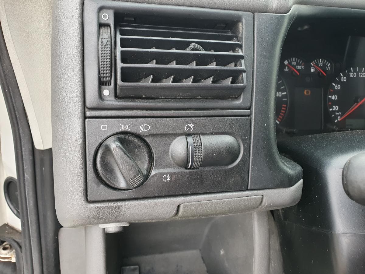 Volkswagen Transporter 2.5 TDI · Ano 2003 — image 30
