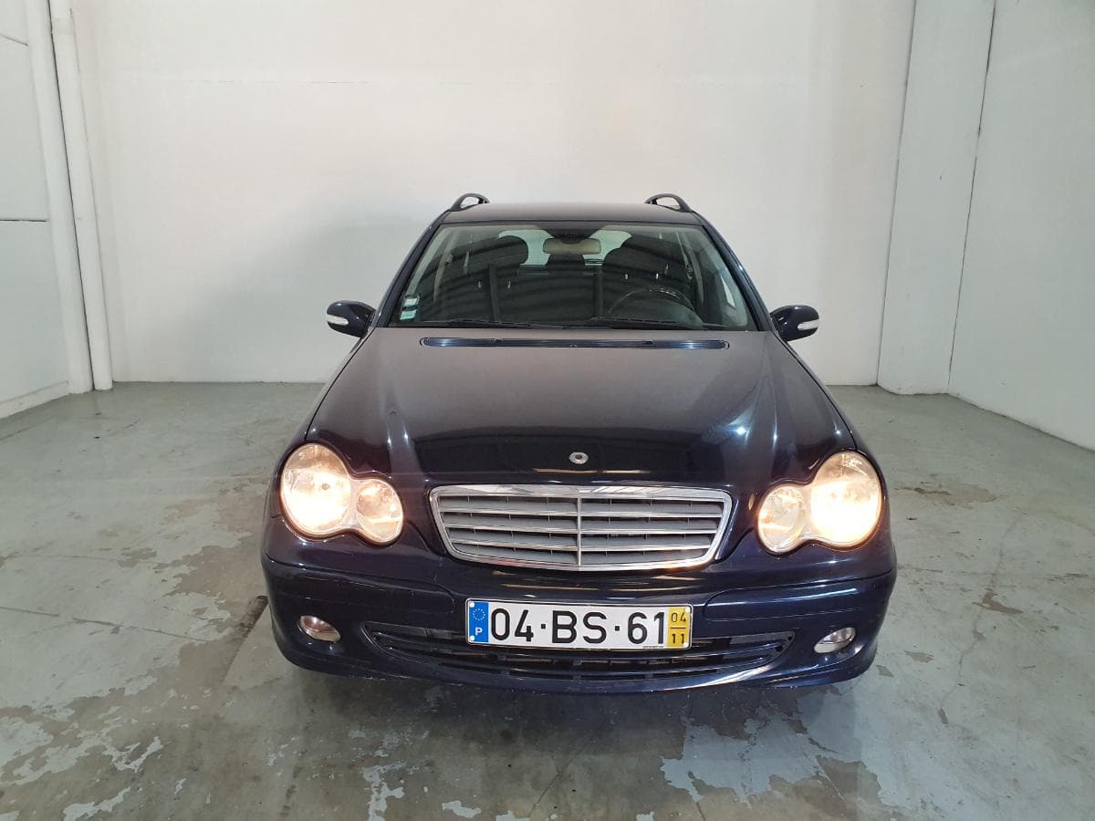 Mercedes-Benz C200 CDI · Ano 2004 — imagen 3