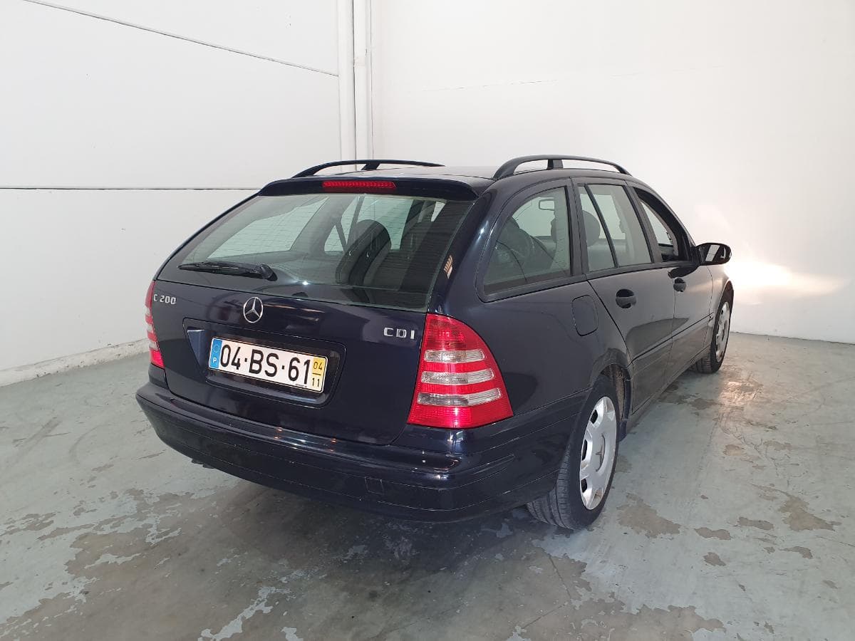 Mercedes-Benz C200 CDI · Ano 2004 — imagen 9