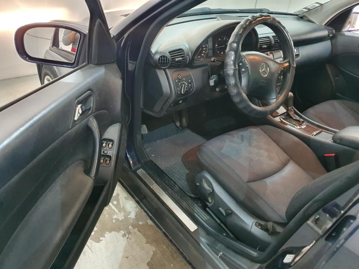 Mercedes-Benz C200 CDI · Ano 2004 — imagen 17