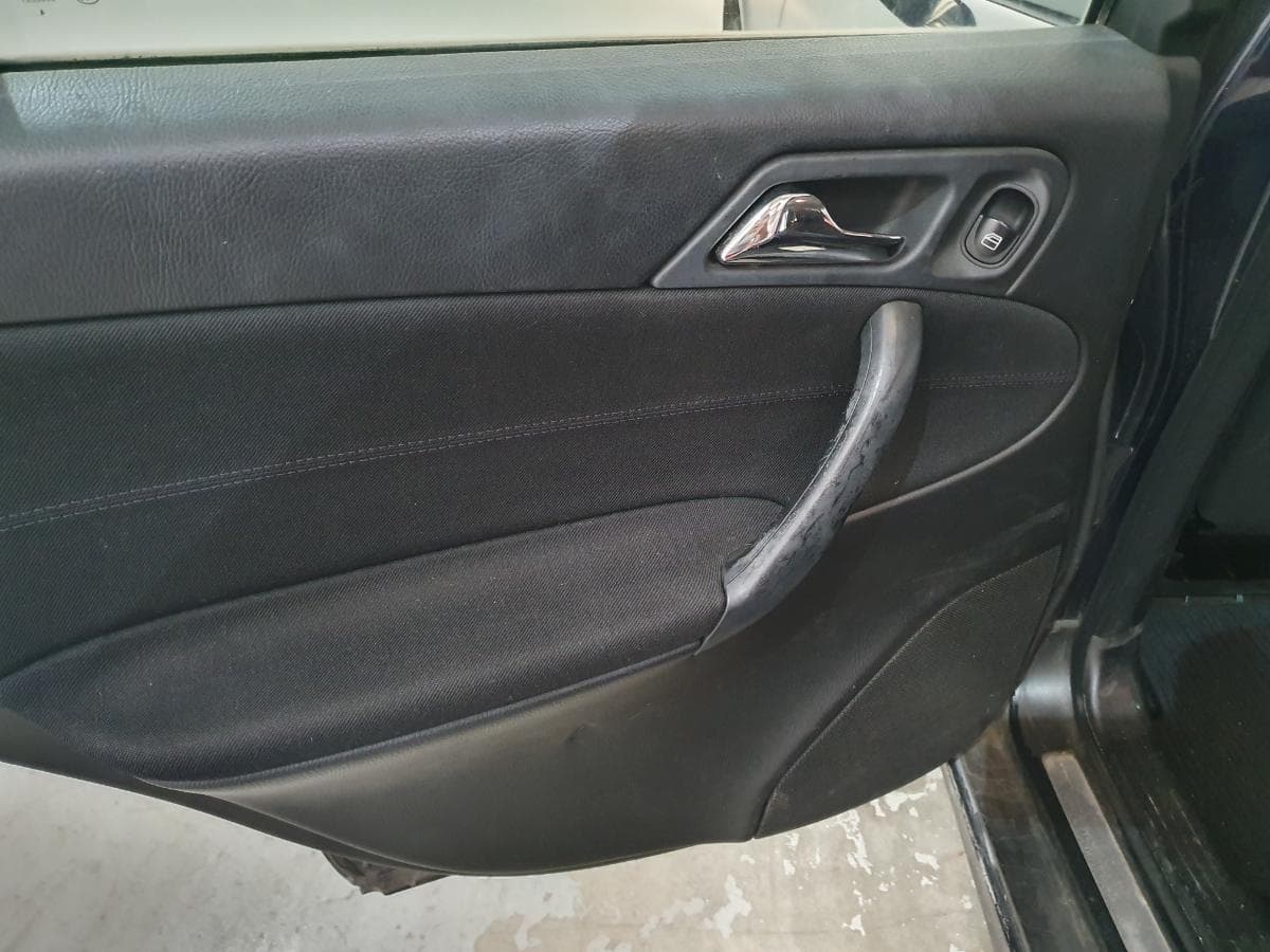 Mercedes-Benz C200 CDI · Ano 2004 — imagen 19
