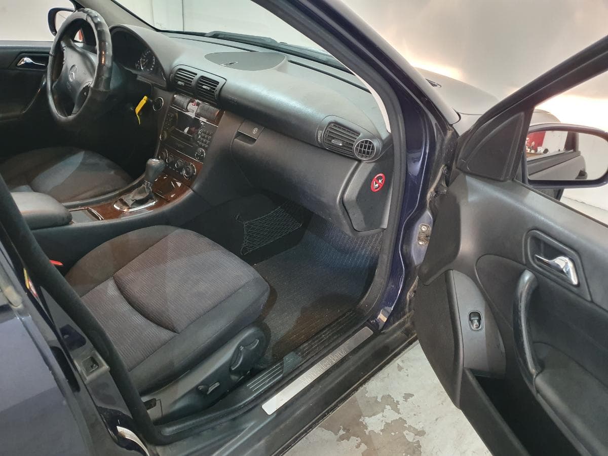 Mercedes-Benz C200 CDI · Ano 2004 — imagen 22