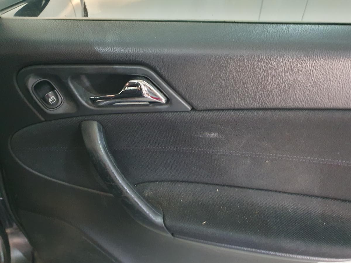 Mercedes-Benz C200 CDI · Ano 2004 — imagen 23