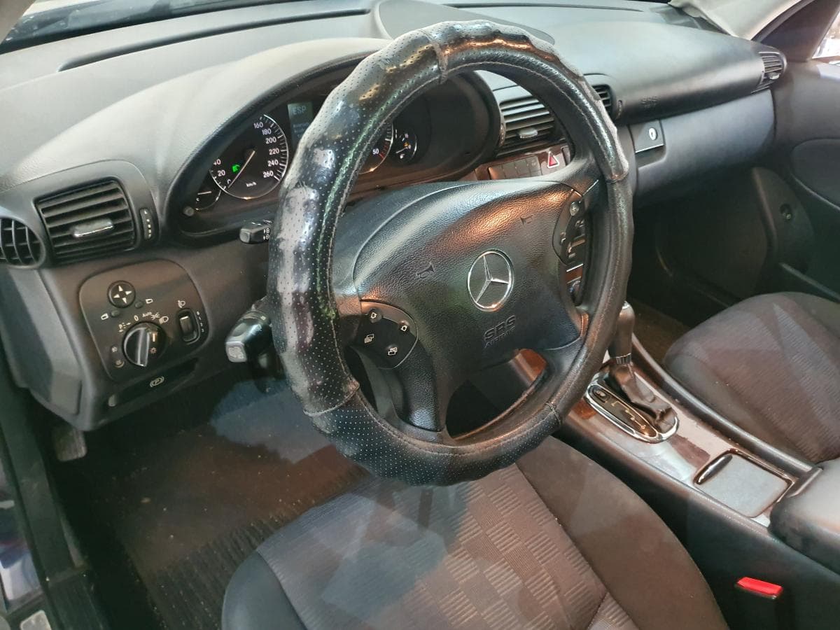 Mercedes-Benz C200 CDI · Ano 2004 — imagen 27