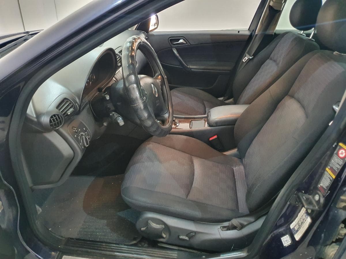 Mercedes-Benz C200 CDI · Ano 2004 — imagen 28