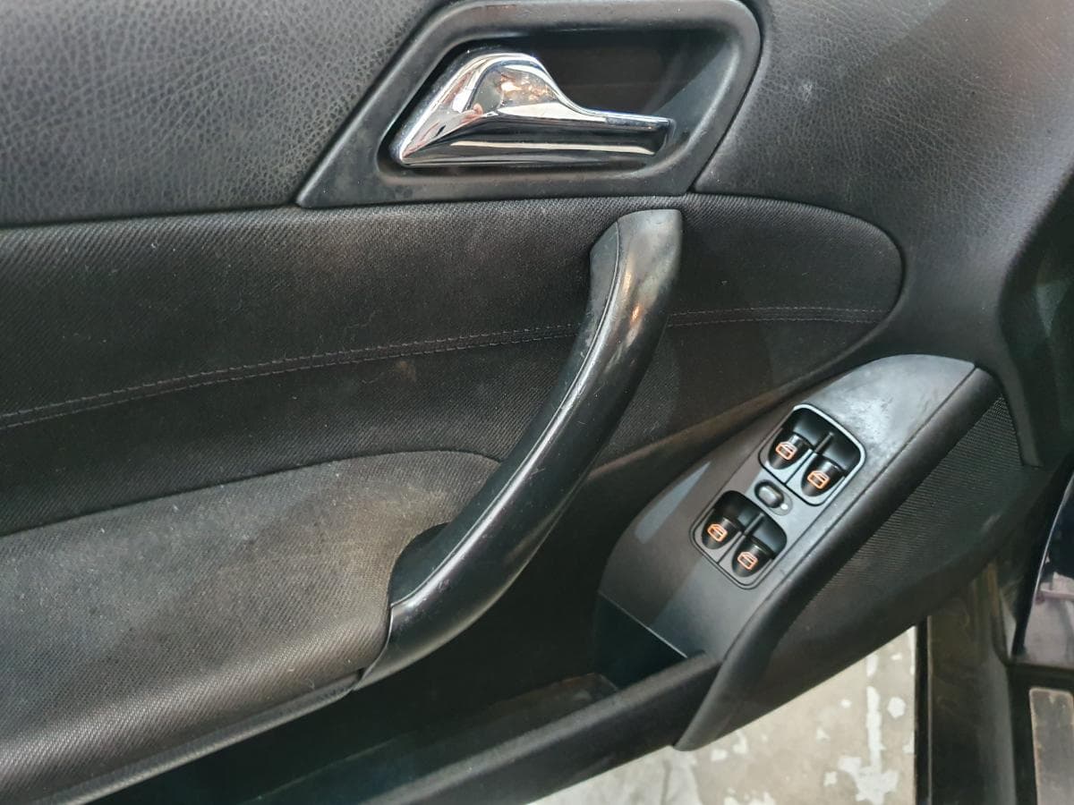Mercedes-Benz C200 CDI · Ano 2004 — imagen 30
