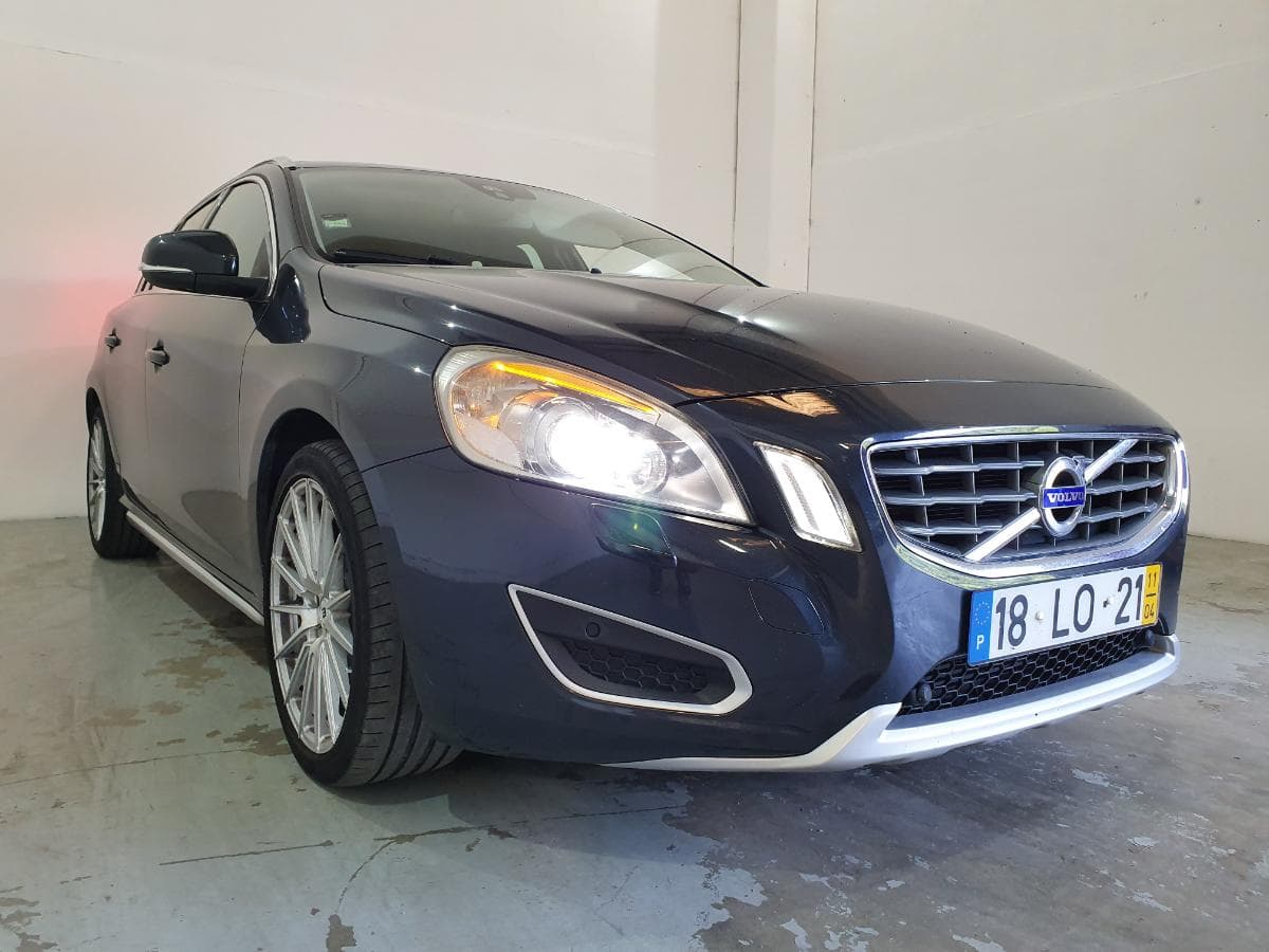 Volvo V60 2.0 · Ano 2011 — imagen 2