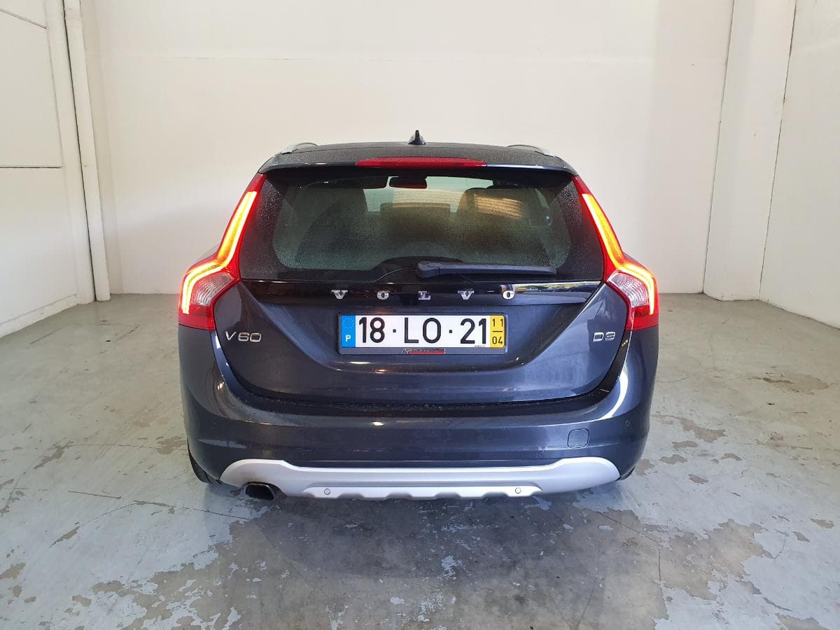 Volvo V60 2.0 · Ano 2011 — imagen 9