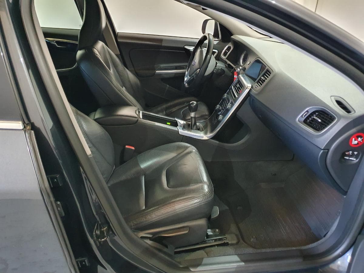 Volvo V60 2.0 · Ano 2011 — imagen 20