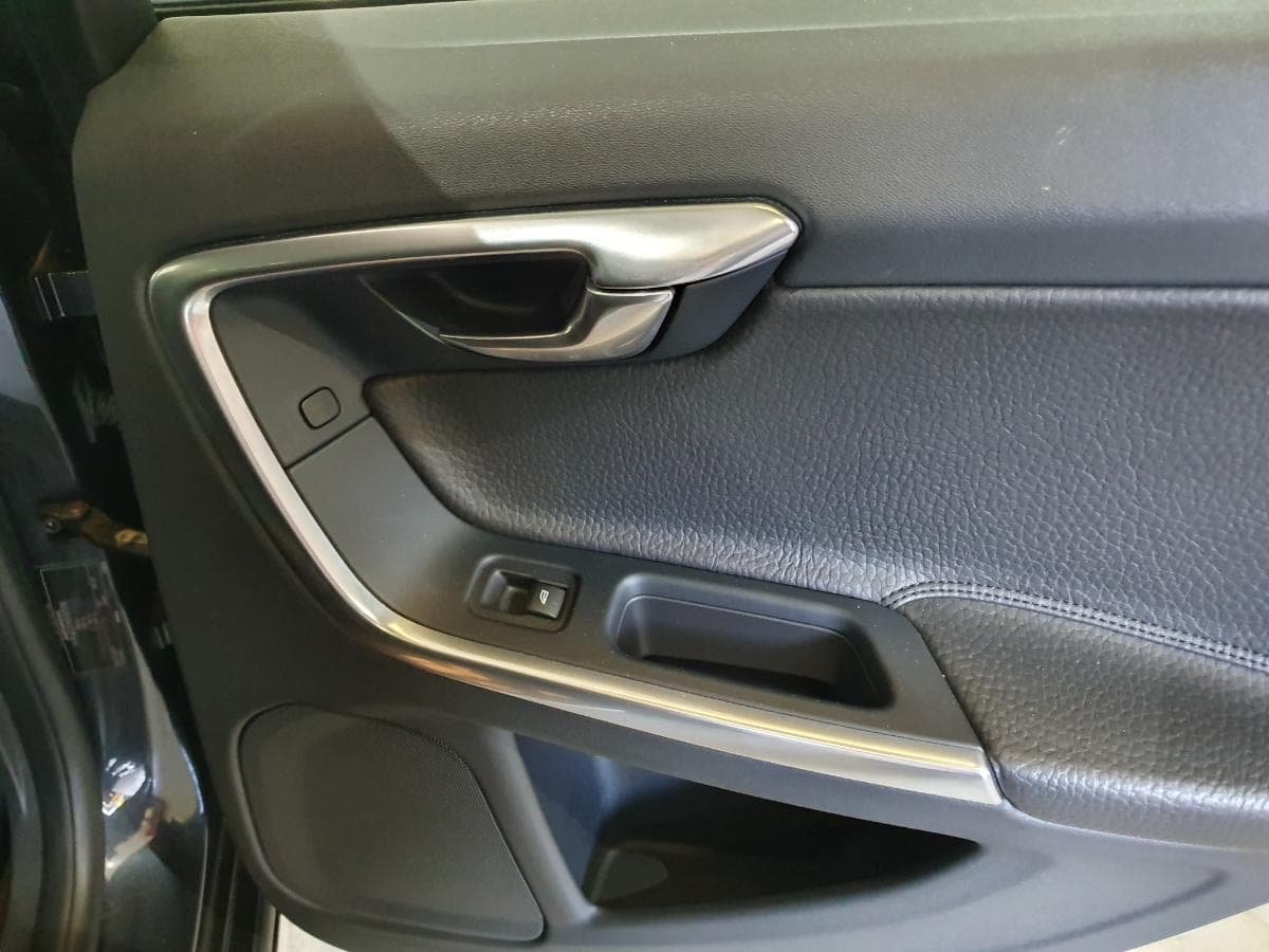 Volvo V60 2.0 · Ano 2011 — imagen 22