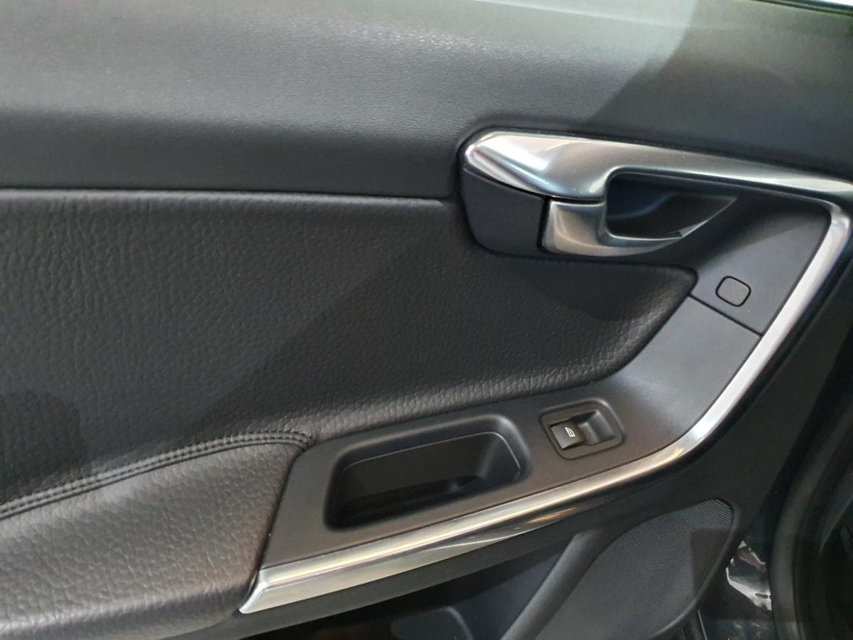 Volvo V60 2.0 · Ano 2011 — imagen 23