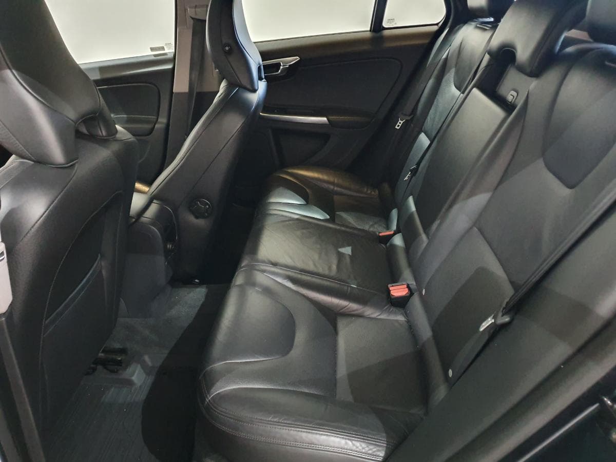 Volvo V60 2.0 · Ano 2011 — imagen 24