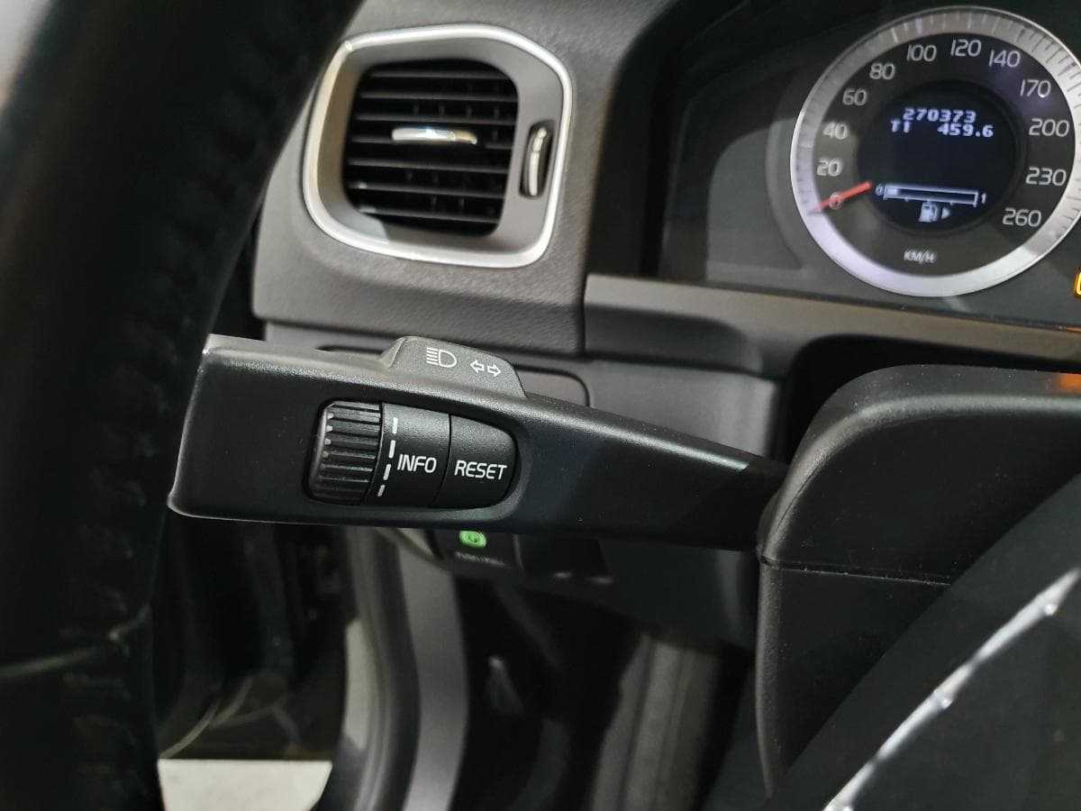 Volvo V60 2.0 · Ano 2011 — imagen 30