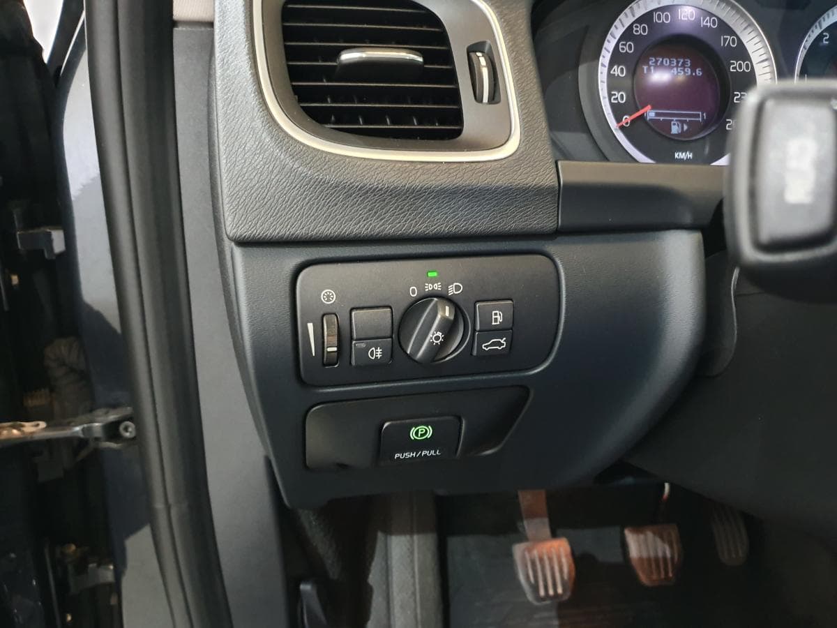 Volvo V60 2.0 · Ano 2011 — imagen 31