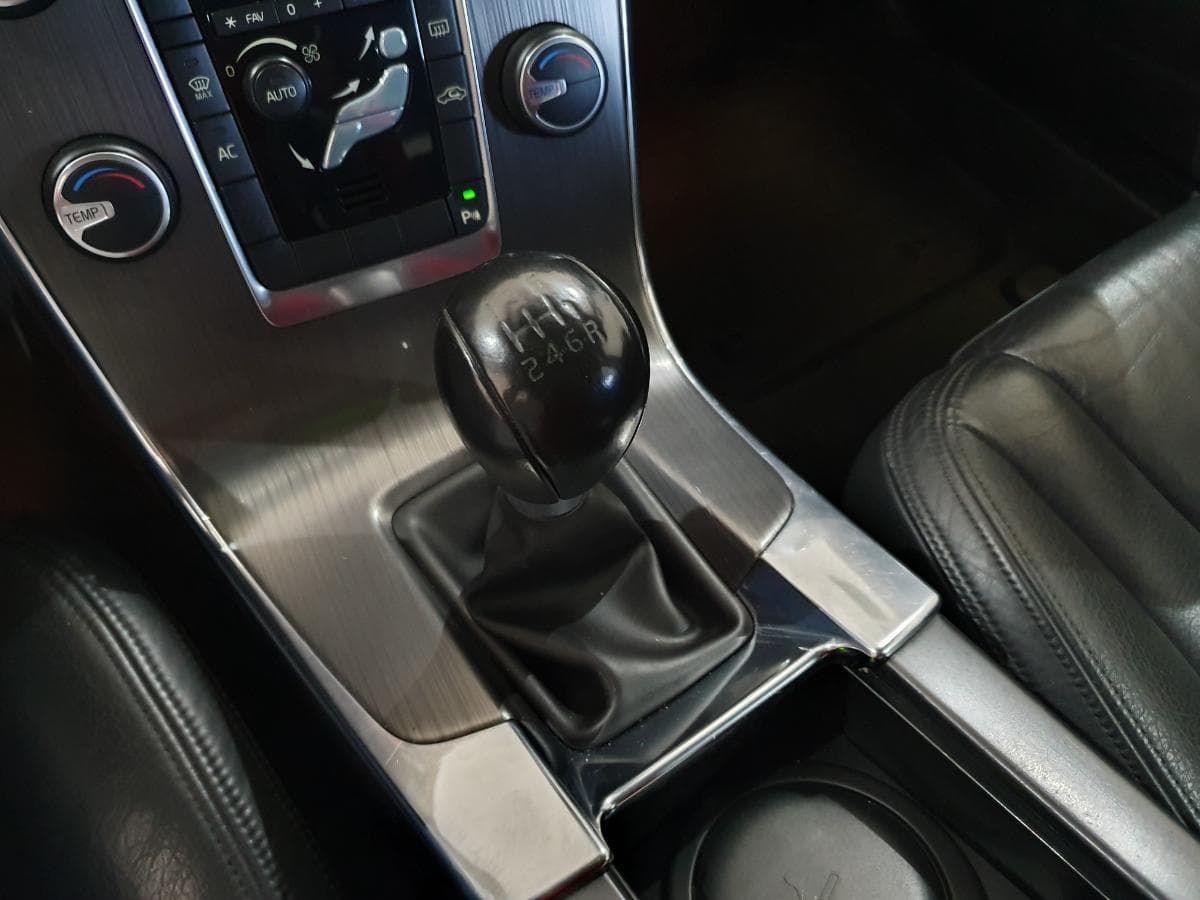 Volvo V60 2.0 · Ano 2011 — imagen 33
