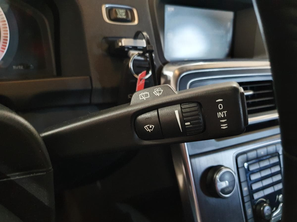 Volvo V60 2.0 · Ano 2011 — imagen 38