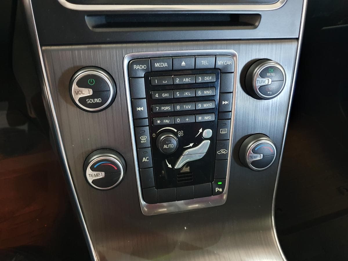 Volvo V60 2.0 · Ano 2011 — imagen 37