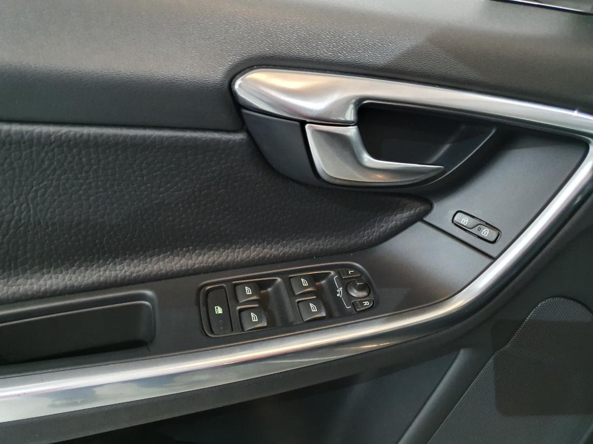 Volvo V60 2.0 · Ano 2011 — imagen 39