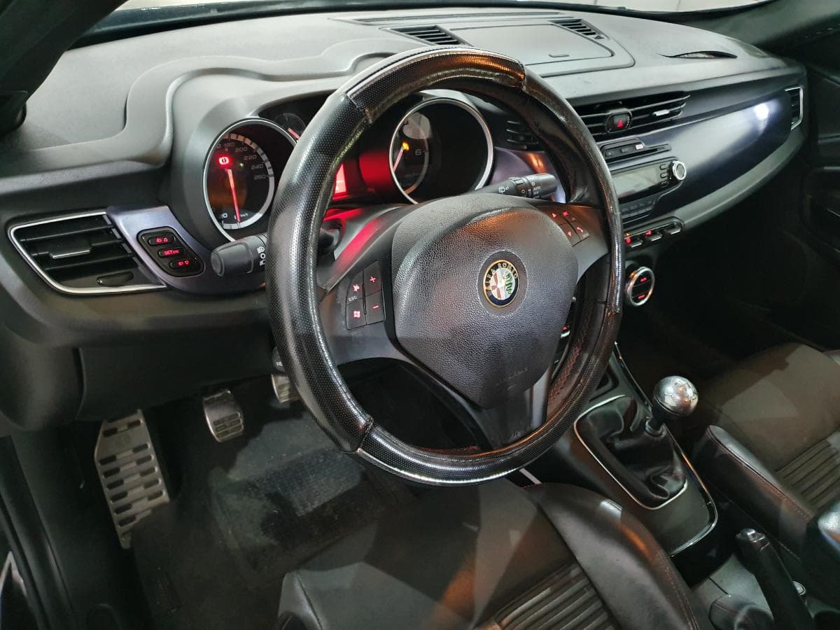 Alfa Romeo Giulietta 1.6 JTD · Ano 2012 — imagen 40