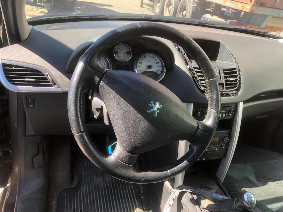 Peugeot 207 SW · Ano 2008 — image 27