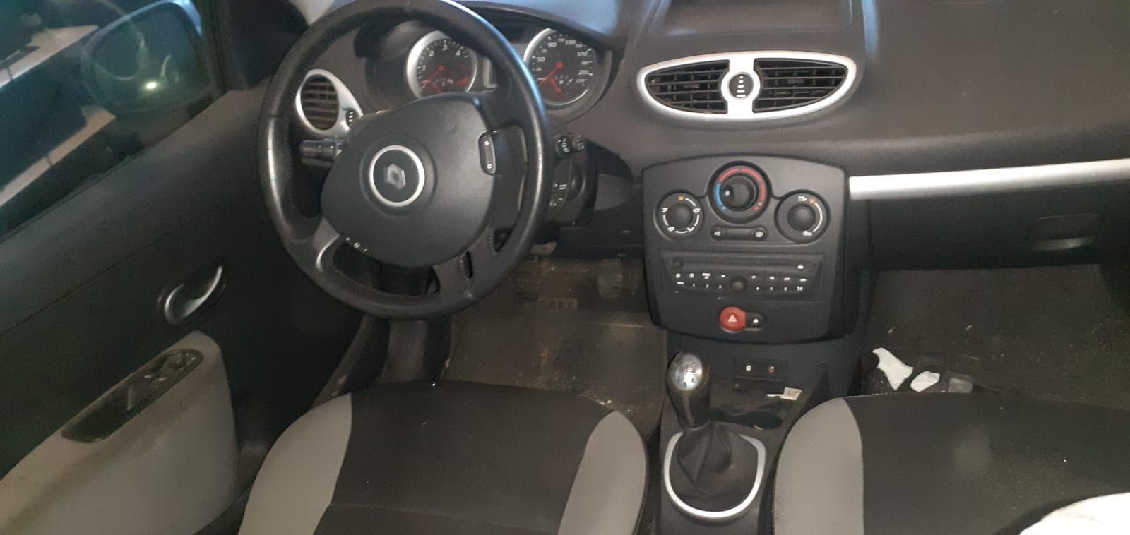 Renault Clio III Grandtour 1.5 DCI · Ano 2012 — imagen 13