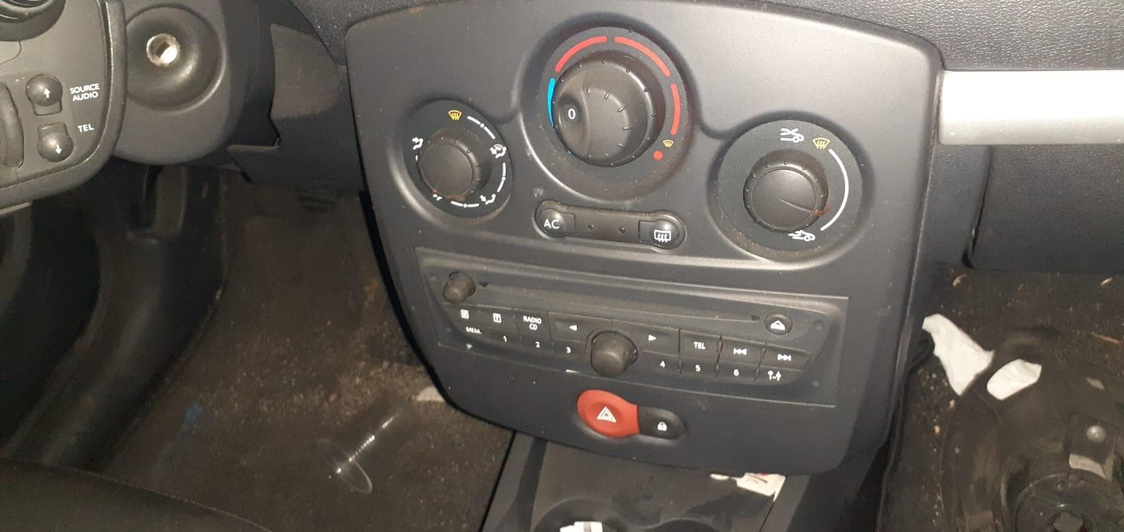 Renault Clio III Grandtour 1.5 DCI · Ano 2012 — imagen 15