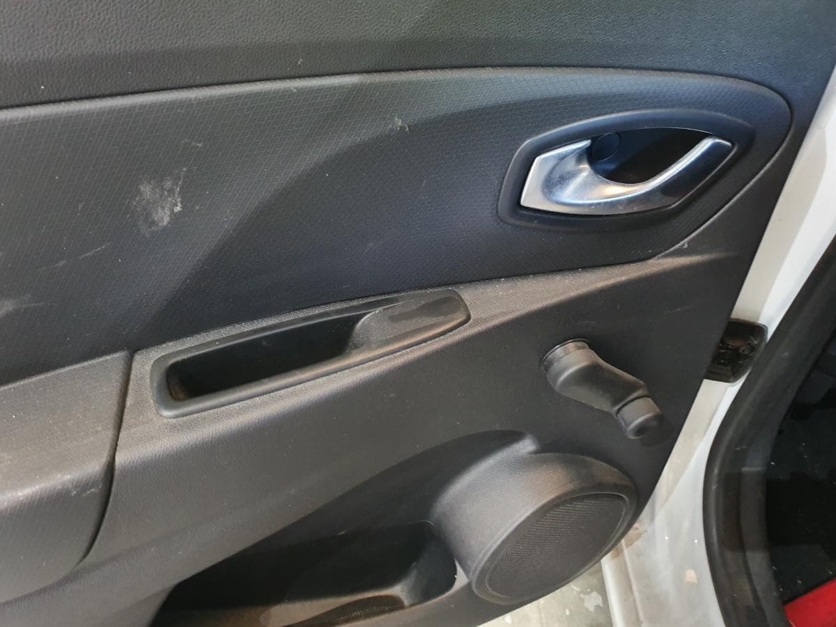 Renault Clio 1.5 DCI · Ano 2019 — image 14