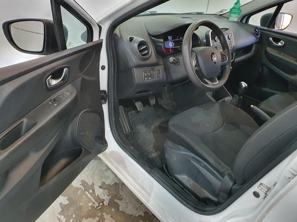Renault Clio 1.5 DCI · Ano 2019 — image 13