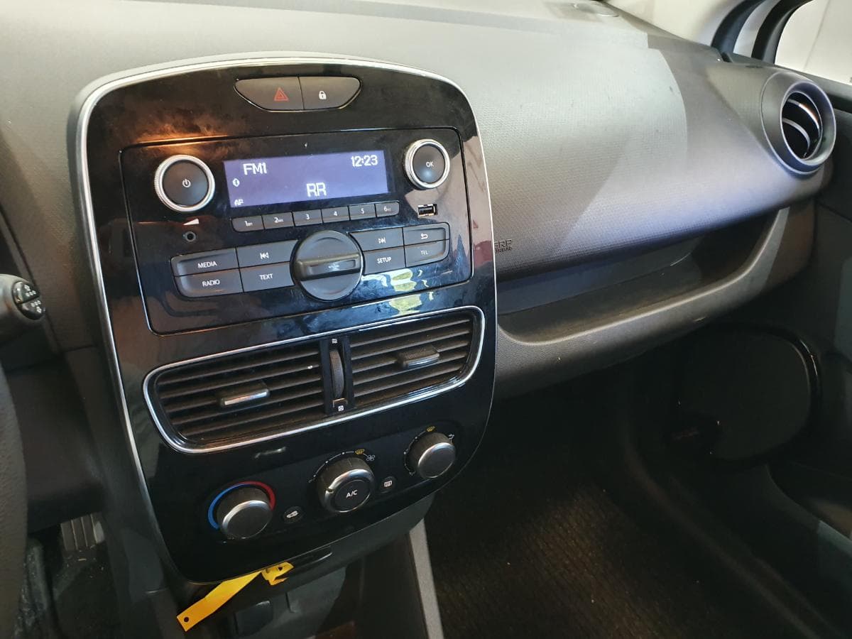 Renault Clio 1.5 DCI · Ano 2019 — image 22