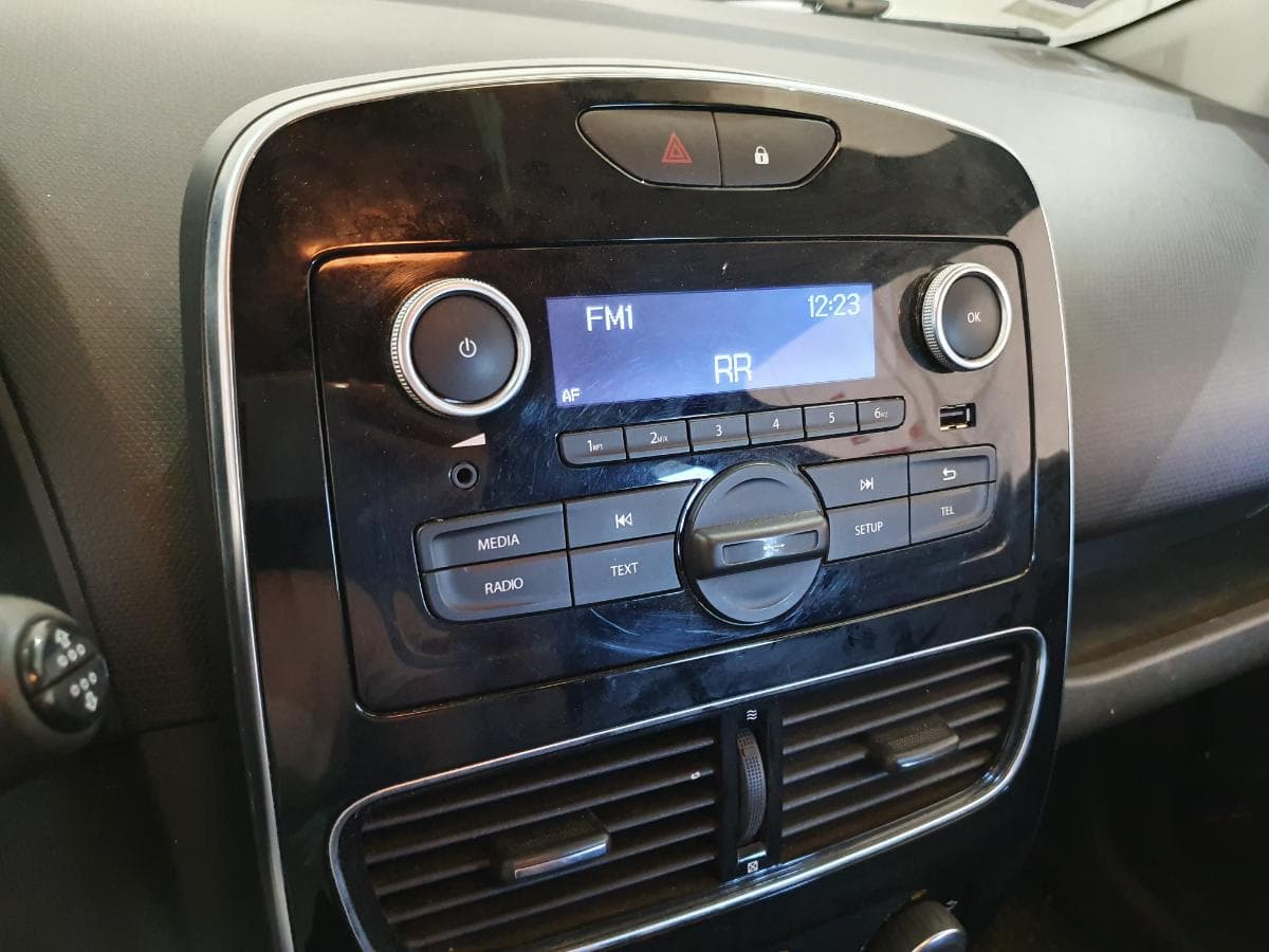 Renault Clio 1.5 DCI · Ano 2019 — image 23