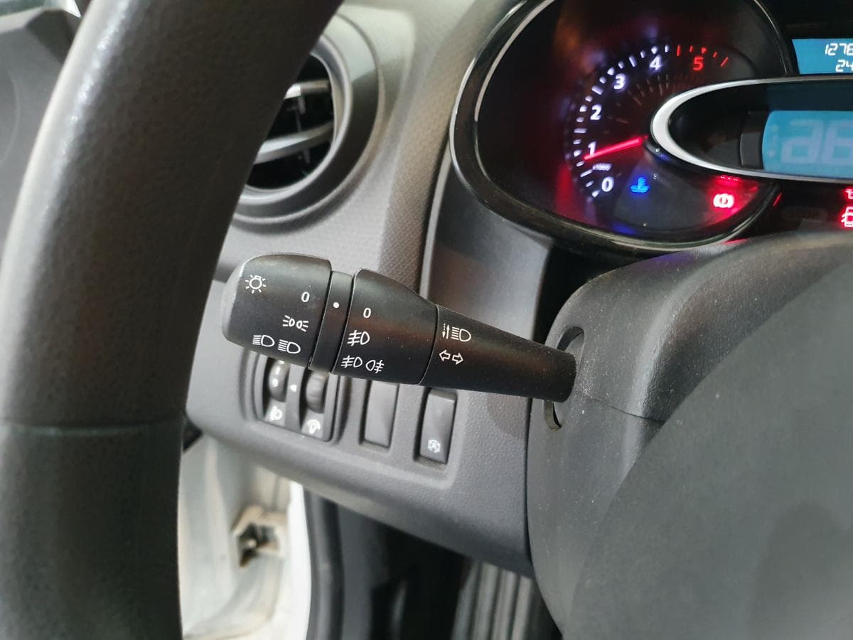 Renault Clio 1.5 DCI · Ano 2019 — image 27