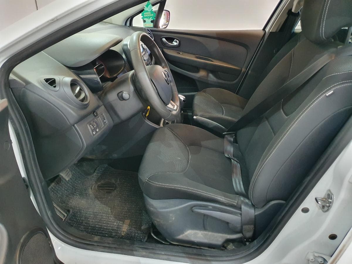 Renault Clio 1.5 DCI · Ano 2019 — image 29