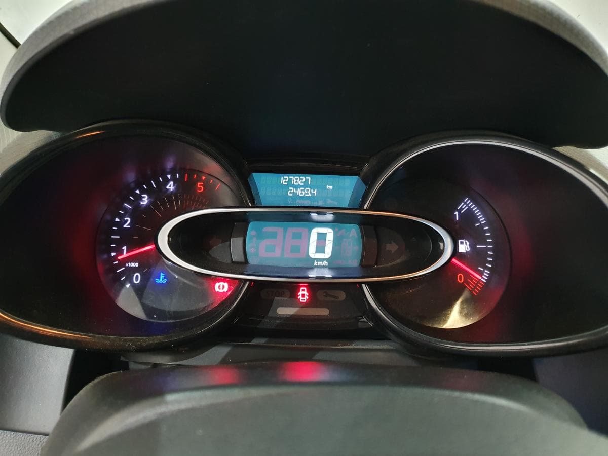 Renault Clio 1.5 DCI · Ano 2019 — image 32