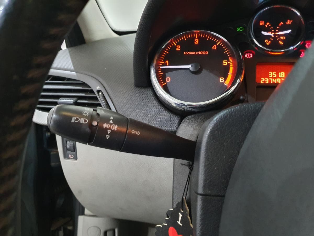 Peugeot 207 1.4 HDI · Ano 2006 — image 22