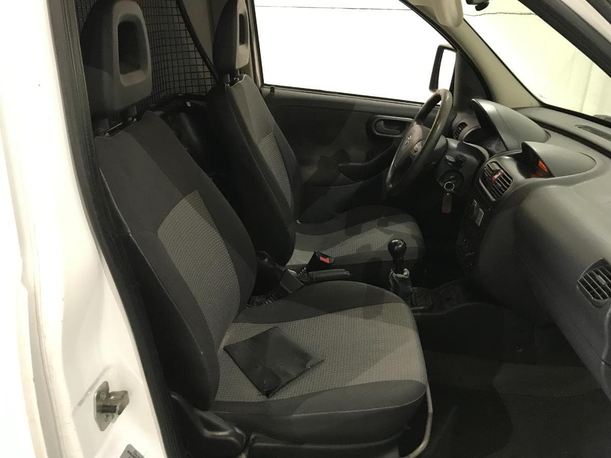 Opel Combo 1.3CDTI · Ano 2007 — image 25
