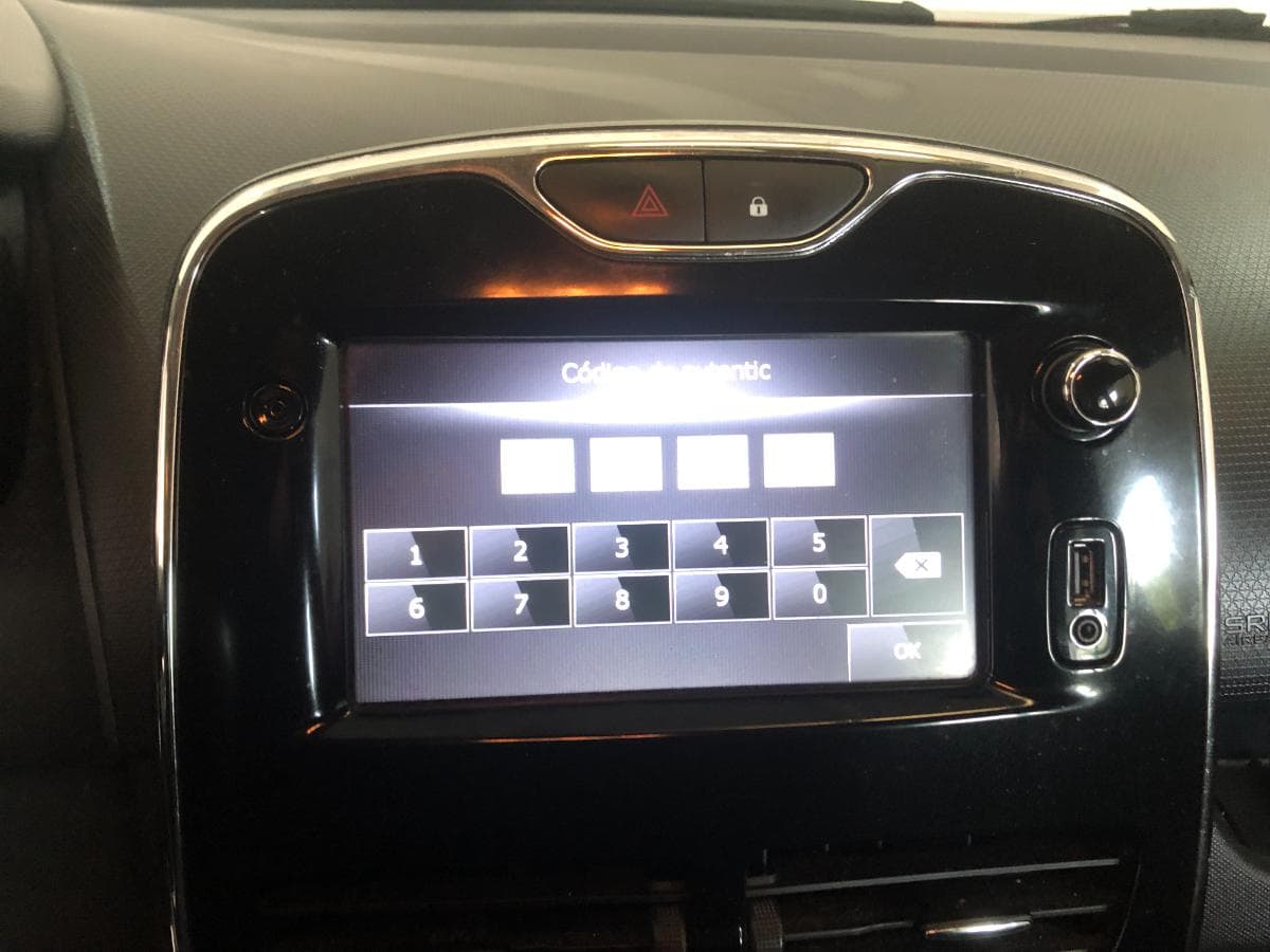 Renault Clio 1.5 DCI · Ano 2013 — imagen 33