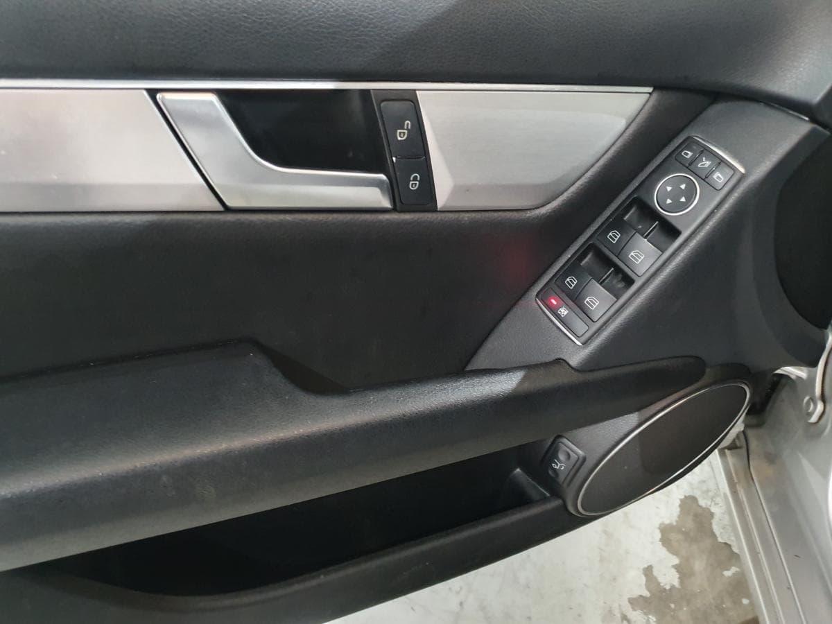 Mercedes-Benz C220 CDI · Ano 2011 — imagen 39