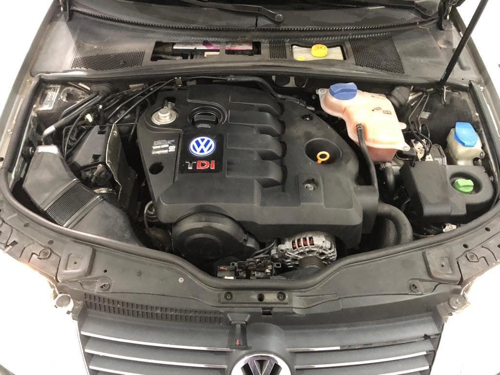 Volkswagen Passat TDI · Ano 2002 — image 4