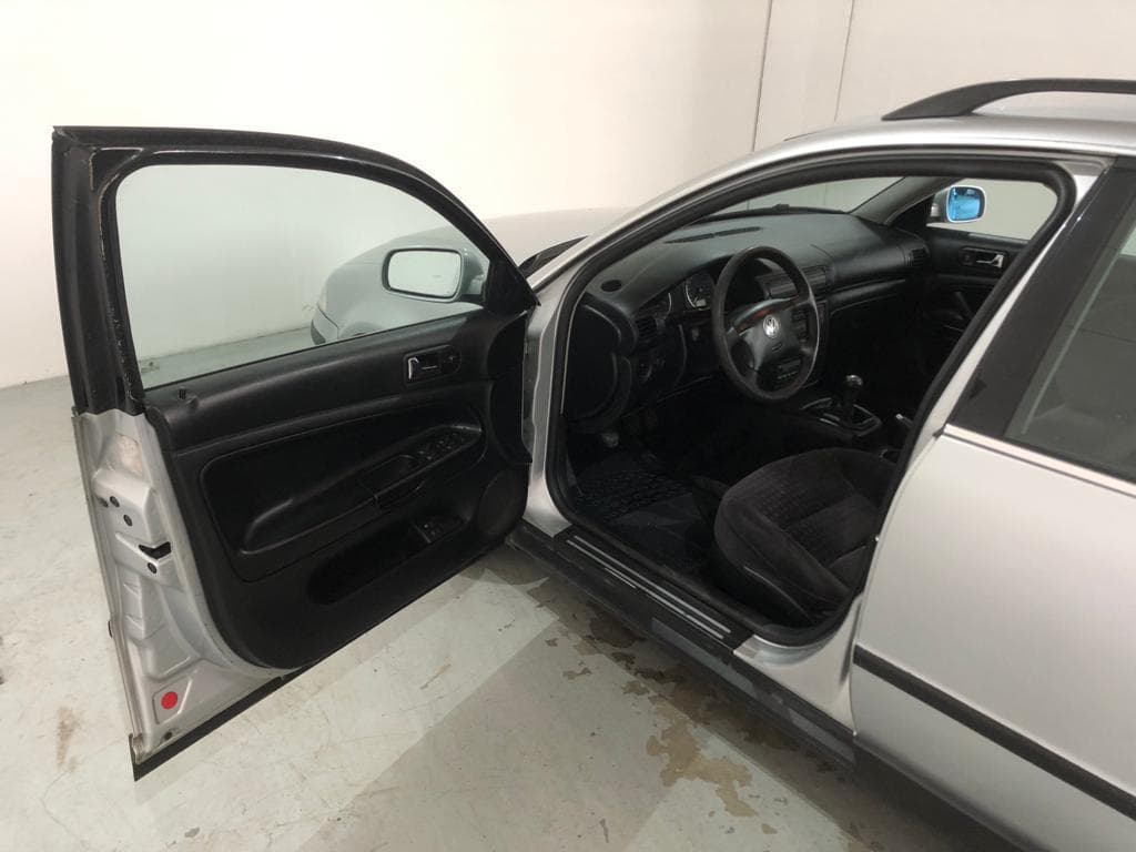 Volkswagen Passat TDI · Ano 2002 — image 11