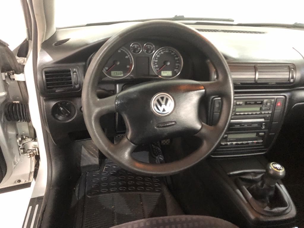 Volkswagen Passat TDI · Ano 2002 — image 23
