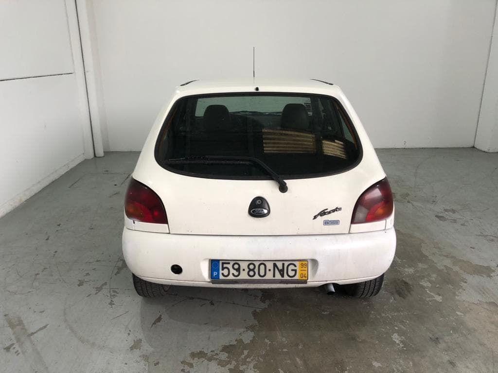 Ford Fiesta Van 1.8 · Ano 1999 — imagem 8