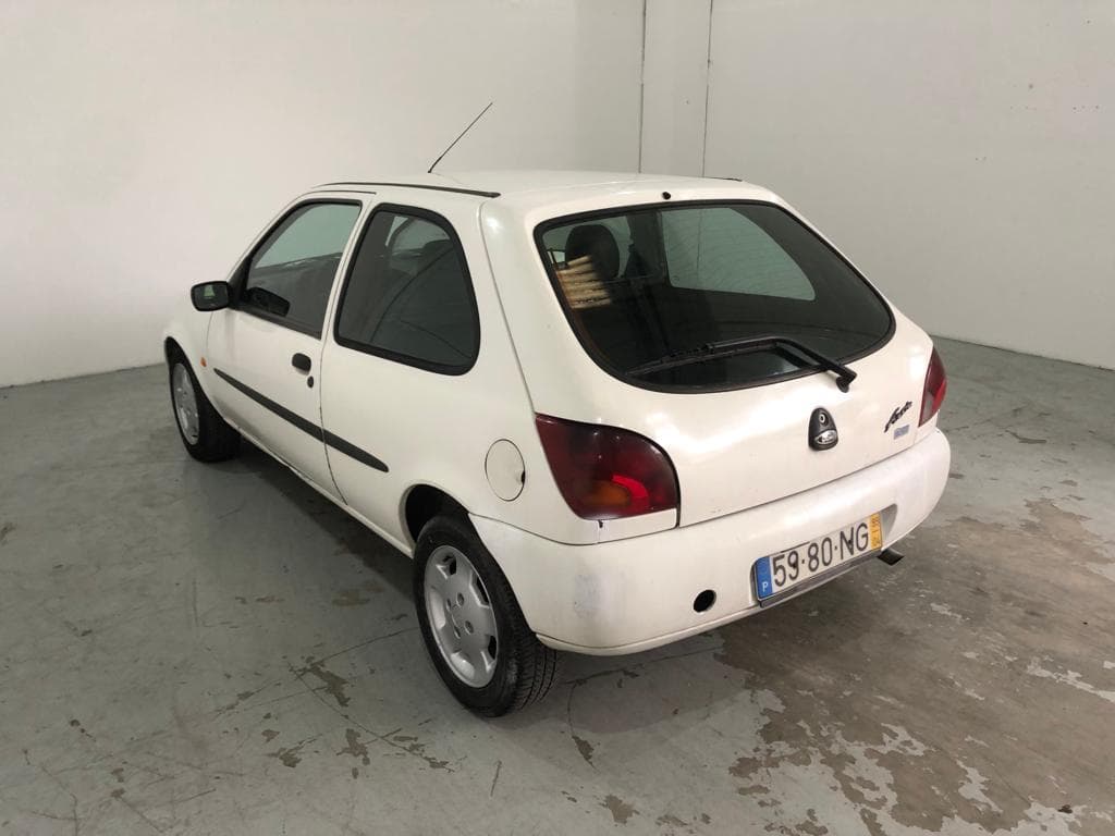 Ford Fiesta Van 1.8 · Ano 1999 — imagem 6