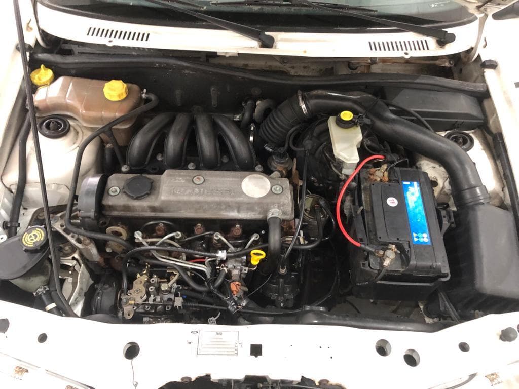 Ford Fiesta Van 1.8 · Ano 1999 — imagem 4