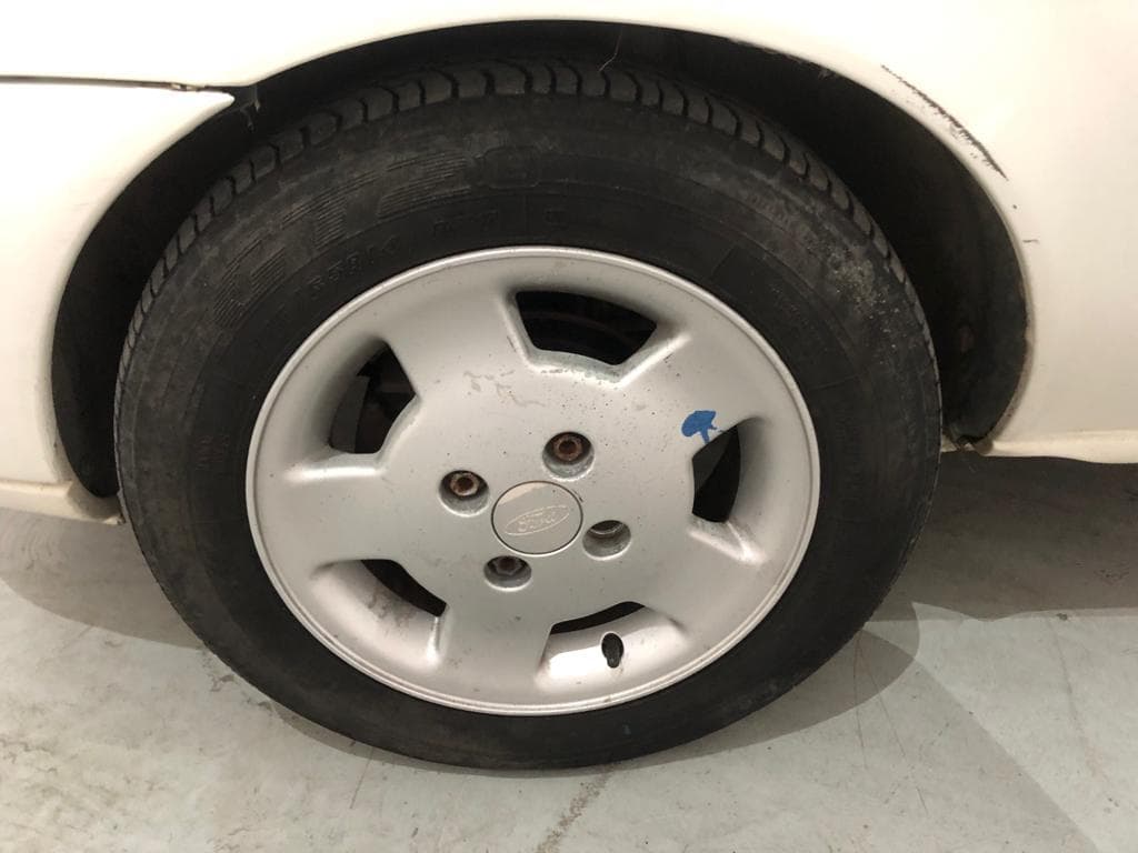 Ford Fiesta Van 1.8 · Ano 1999 — imagem 14
