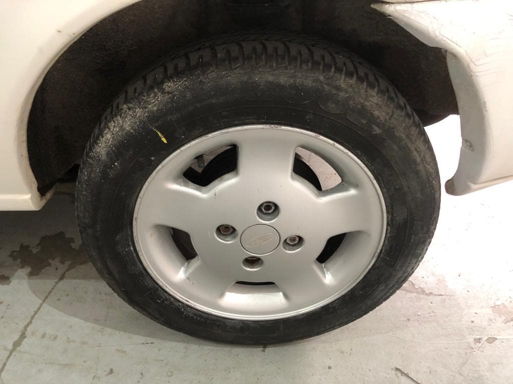 Ford Fiesta Van 1.8 · Ano 1999 — imagem 15