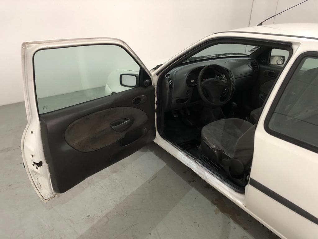 Ford Fiesta Van 1.8 · Ano 1999 — imagem 16