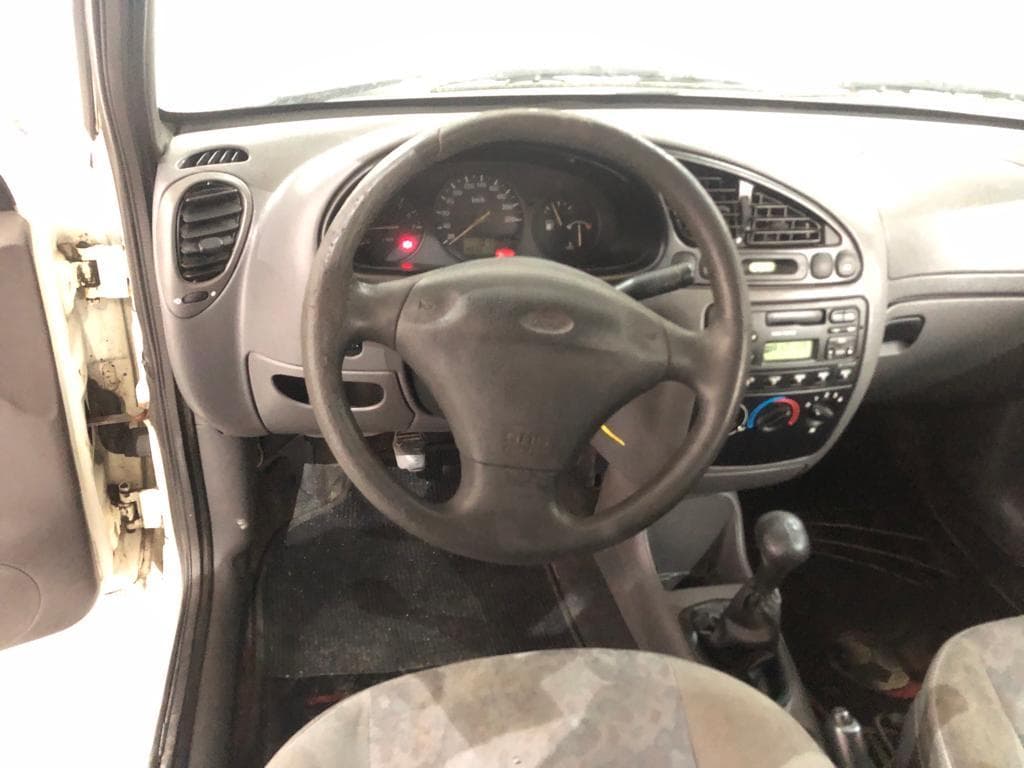 Ford Fiesta Van 1.8 · Ano 1999 — imagem 20