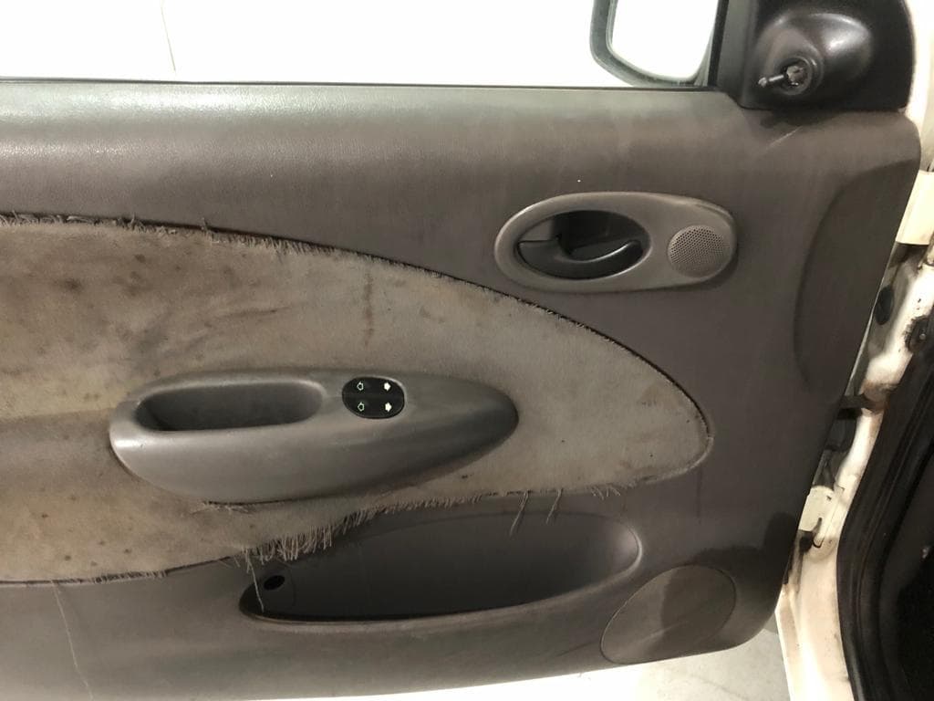 Ford Fiesta Van 1.8 · Ano 1999 — imagem 21